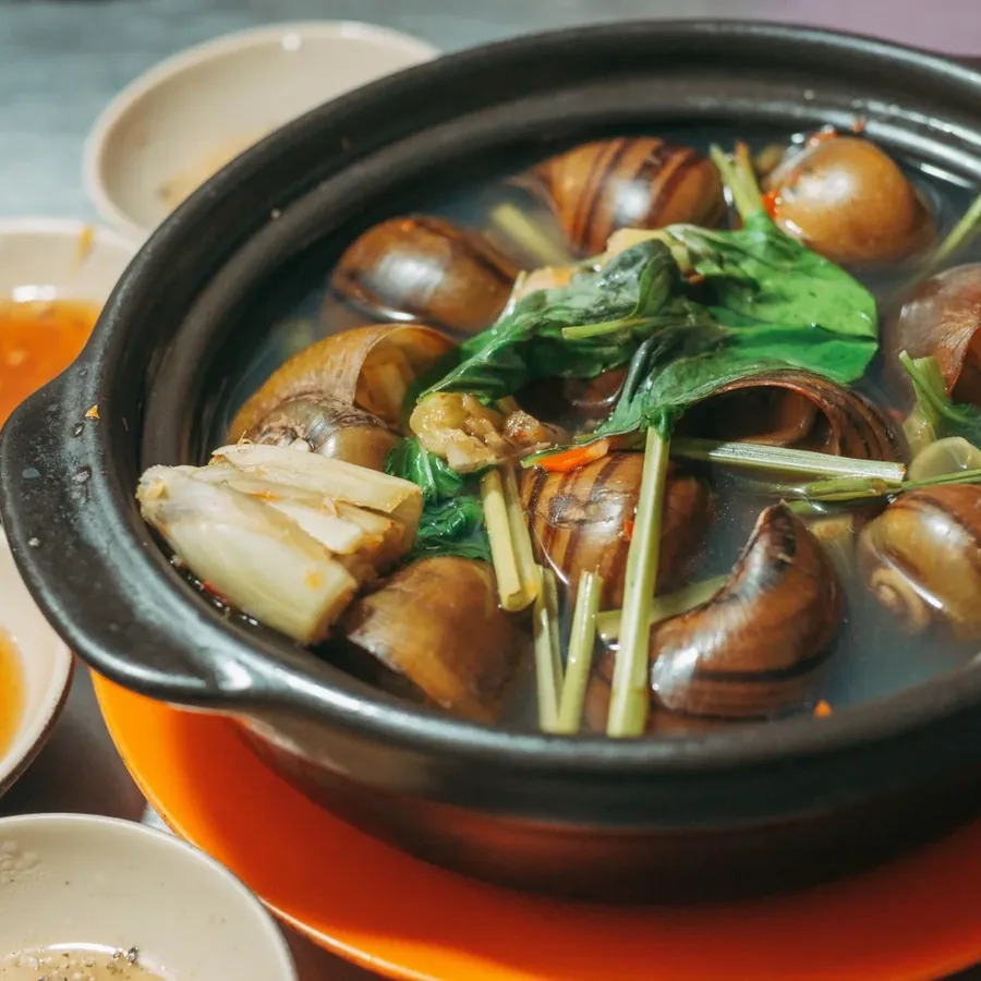 Phin cà phê đang nhỏ giọt